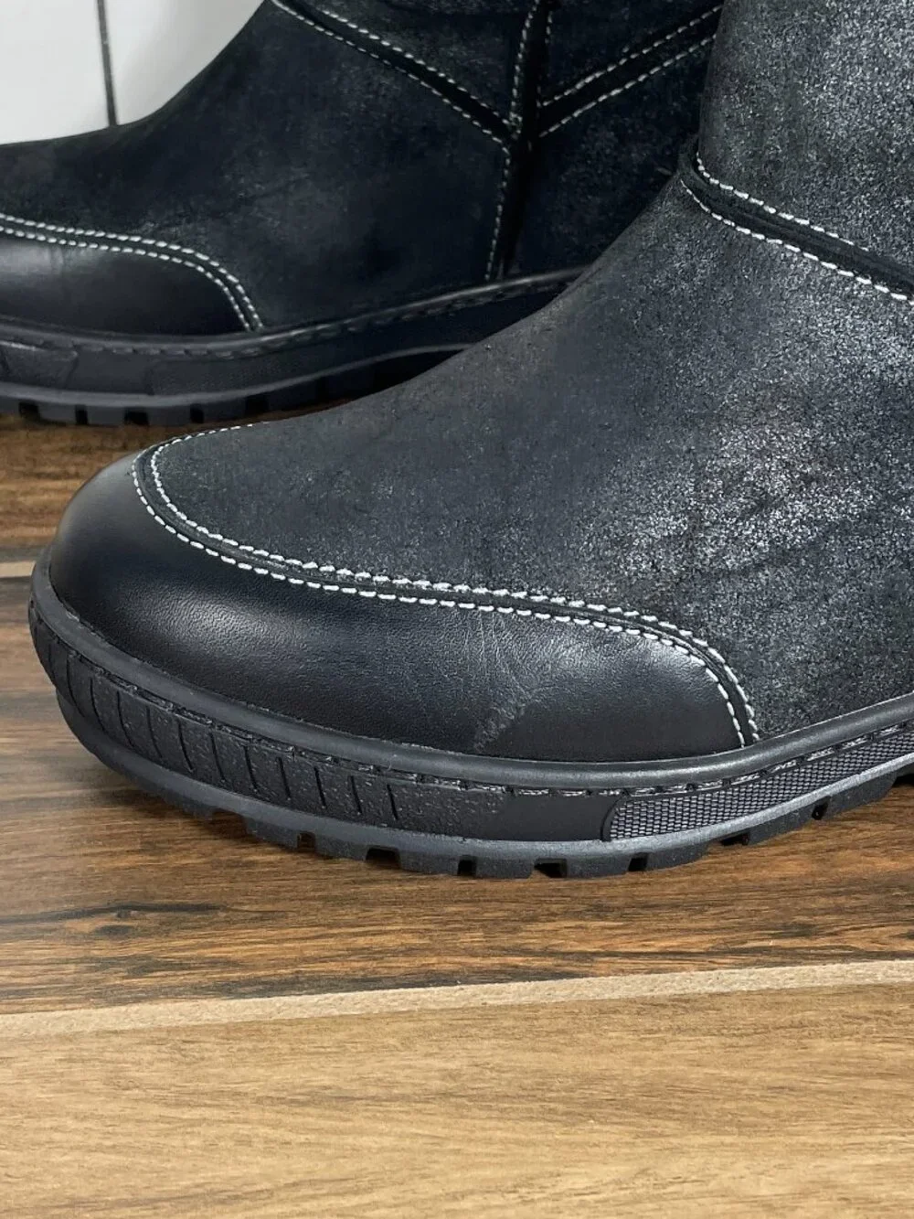 OTBT Fanfare Shoes Womens Size 9 Black Leather Off Road Spikes Winter Snow Boots
